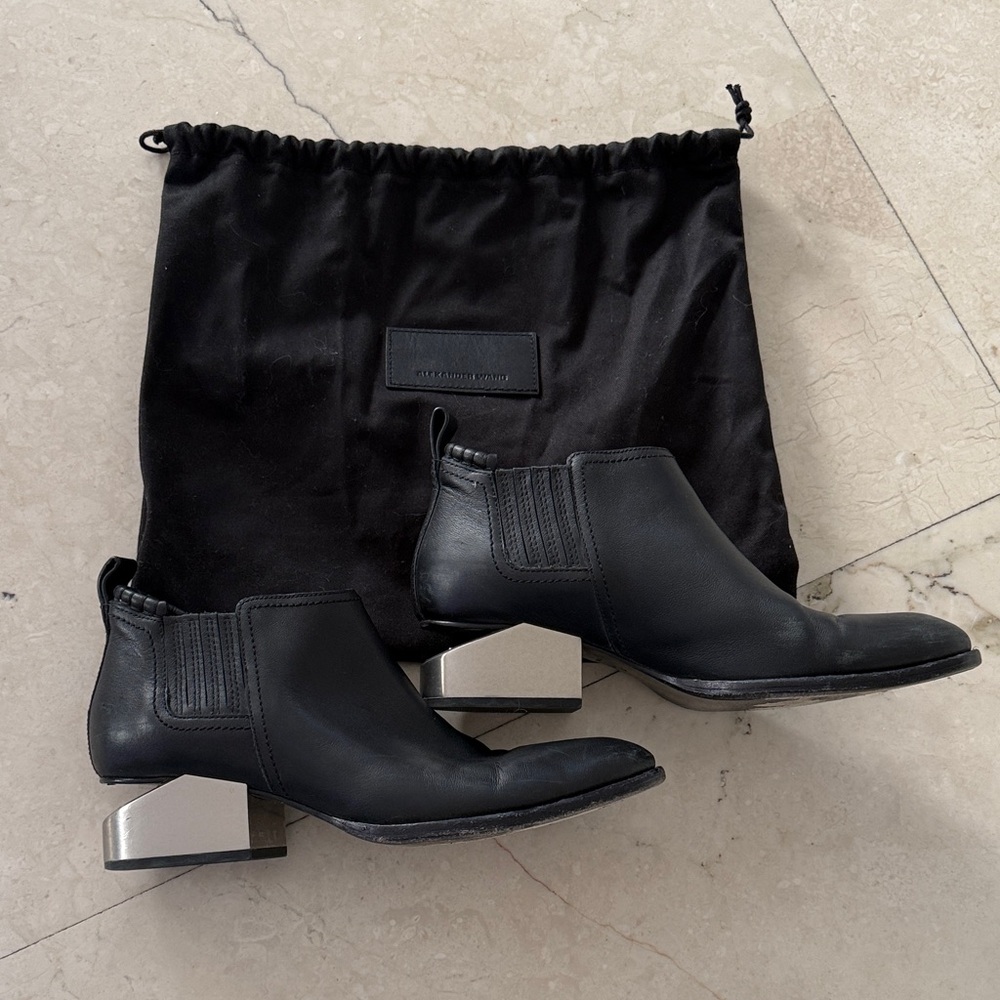 Alexander Wang- Black leather Nike booties w silver cut out block heel ⭐️🤩
